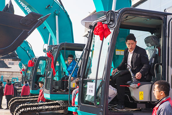 十年相随，，，成绩相互，，，来听听9001cc金沙以诚为本智能挖掘机客户的真实声音