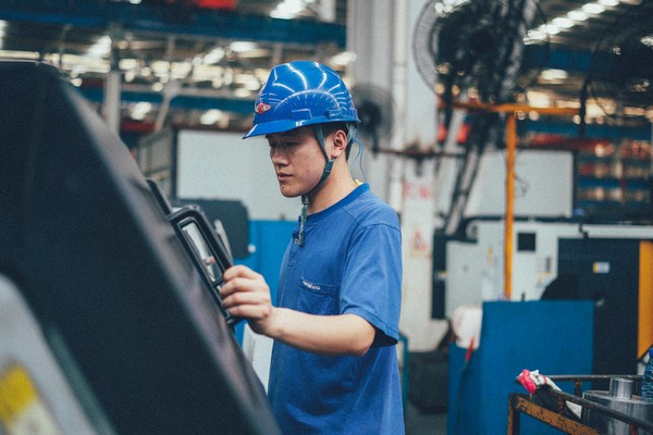 曾梦想当厨师，，，，却成数控车工巨匠