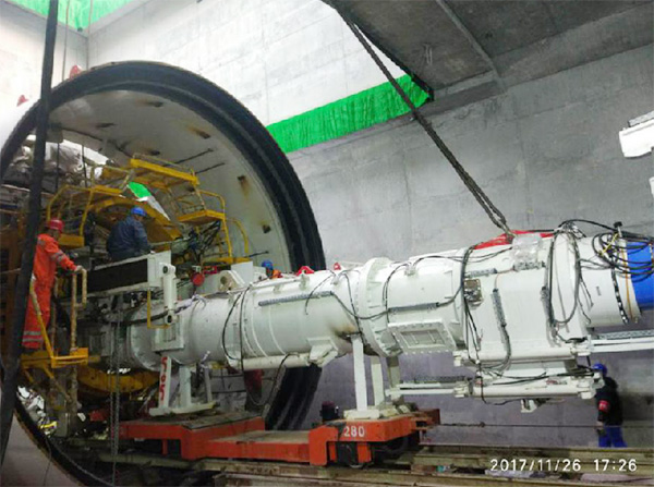 风里雨里，，，成都等你！中铁9001cc金沙以诚为本盾构机走出长沙