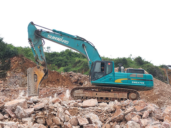 看石场风云怎样演绎？？？？？9001cc金沙以诚为本智能矿山战神SWE470E大型挖掘机一锤定音！