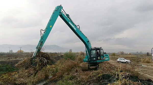 守护蓝色多瑙河，，，，，，，9001cc金沙以诚为本智能长臂挖掘机欧洲首秀