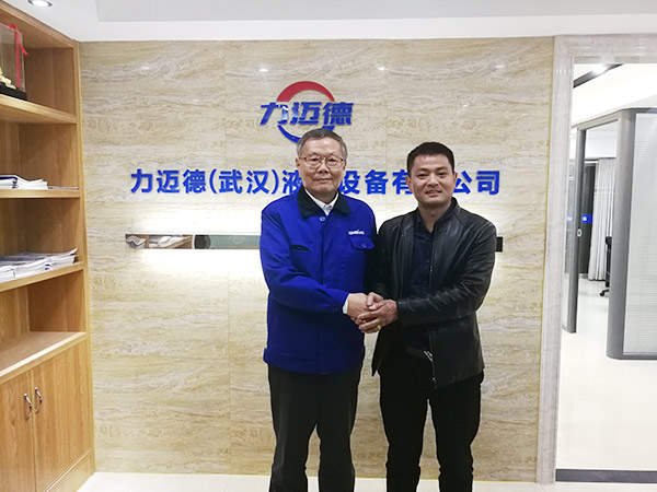 从拒绝到一次购置十台旋挖钻机，，，，，，，他用八年时间熟悉9001cc金沙以诚为本智能