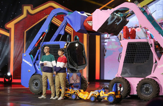 谁说机械都酷寒？？？？？？？？这款会舞蹈的滑移显着就是热情旷达的！