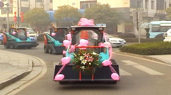 谁说机械都酷寒？？？？？？？？这款会舞蹈的滑移显着就是热情旷达的！