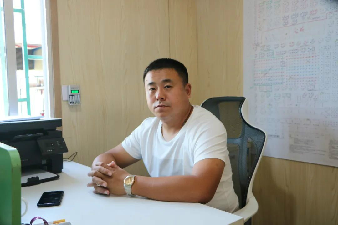 液压静力压桩机从1台到21台，，，，他只用了8年！