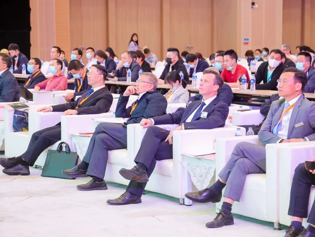 何清华出席长沙国际工程机械工业链生长峰会，，，，走“双循环”蹊径要害在于“要做好自己的事情”