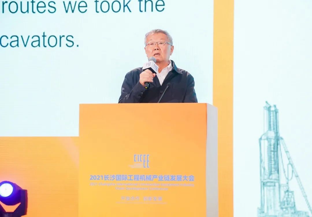 何清华出席长沙国际工程机械工业链生长峰会，，，，走“双循环”蹊径要害在于“要做好自己的事情”