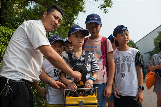 这个炎天，，，亲子玩转9001cc金沙以诚为本智能“三栖”装备