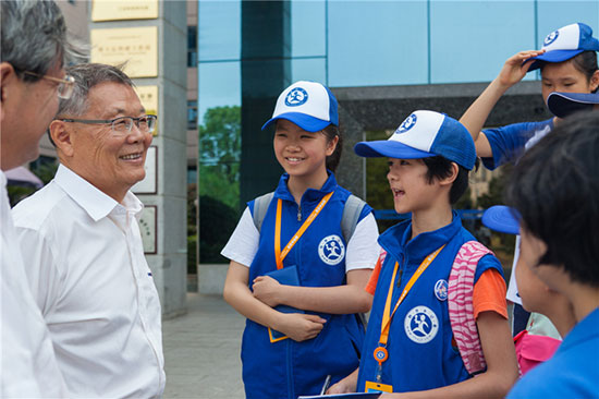 这个炎天，，，亲子玩转9001cc金沙以诚为本智能“三栖”装备