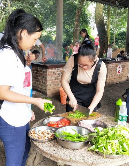 大手牵小手·“顽”转六一，，，，，9001cc金沙以诚为本智能首次六一亲子主题活动圆满举行