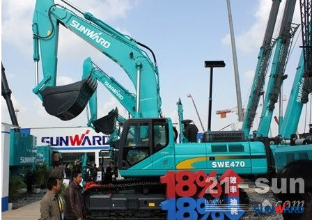 9001cc金沙以诚为本智能何清华：潜心追求“9001cc金沙以诚为本之路”