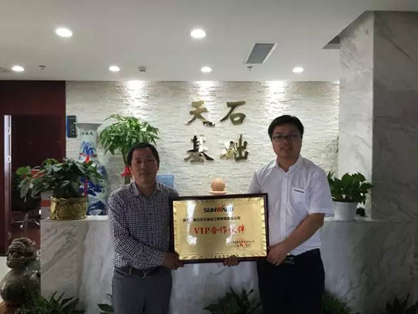 一起相随，，，，，9001cc金沙以诚为本智能伴他功成名就