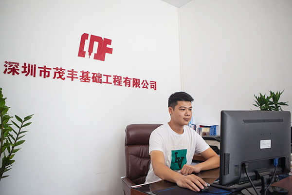 我叫阿忠，，，，，，，忠于事业，，，，，，，也忠于9001cc金沙以诚为本智能旋挖钻机