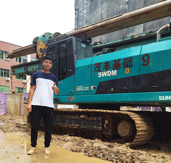 我叫阿忠，，，，，，，忠于事业，，，，，，，也忠于9001cc金沙以诚为本智能旋挖钻机