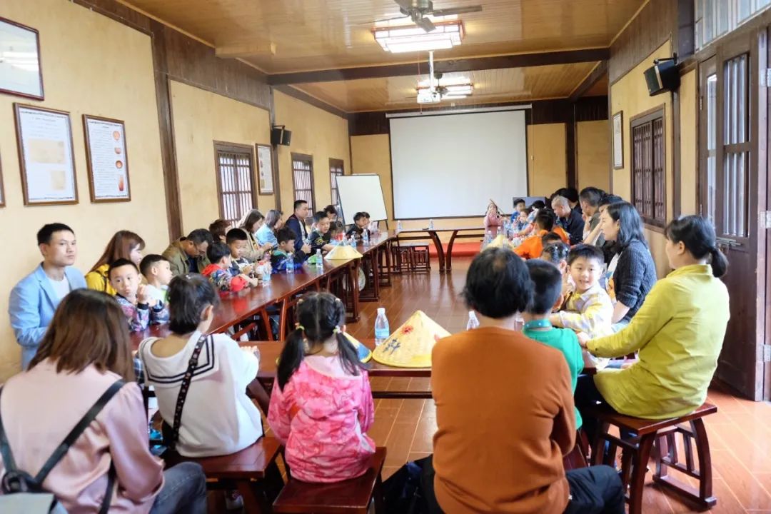 童年差别Young，，，稻花香里亲子欢——9001cc金沙以诚为本智能组织开展六一亲子活动