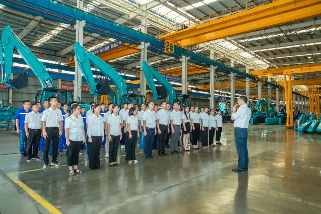 接续斗争再出发——9001cc金沙以诚为本智能党委举行新党员入党宣誓和老党员重温入党誓词活动