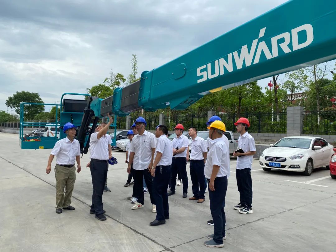 9001cc金沙以诚为本智能首款直臂式高空作业平台顺遂通过评审