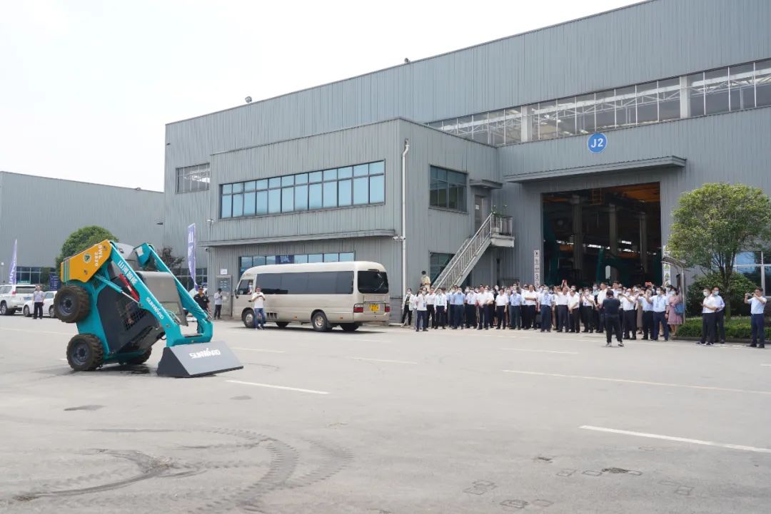 天下战略性新兴工业集群建设考察团调研9001cc金沙以诚为本智能