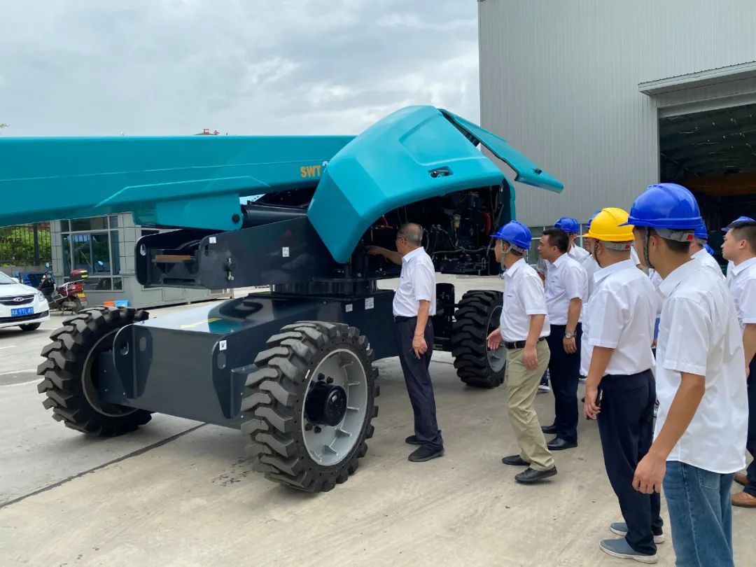 9001cc金沙以诚为本智能首款直臂式高空作业平台顺遂通过评审