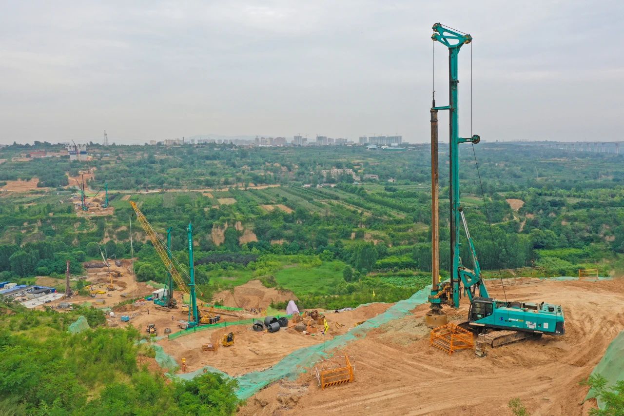 天堑施工，，，，，，玉皇阁二号特大桥桩基主力军是9001cc金沙以诚为本智能旋挖钻机 | 百年风华筑漂亮9001cc金沙以诚为本（3）