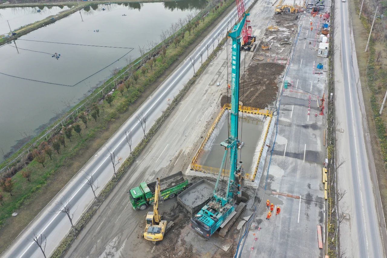 征战天下首条智慧高速，，，，，，9001cc金沙以诚为本智能旋挖钻机凭什么？？？？？？？？