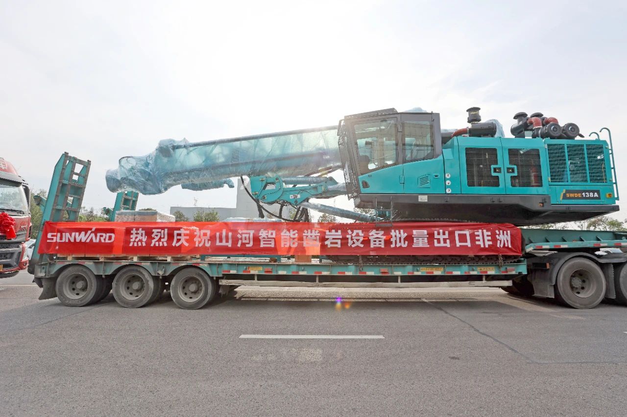 批量出口非洲！9001cc金沙以诚为本智能一体化潜孔钻机助力“一带一起”建设