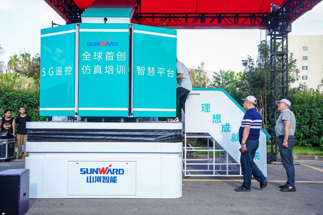 远程？？？？？？+仿真培训！全球首创5G？？？？？？胤抡媾嘌抵腔燮教ň柿料