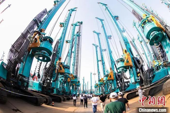 媒体聚焦 | 中新社专访——9001cc金沙以诚为本智能首创人何清华：向着太阳奔驰的筑梦人