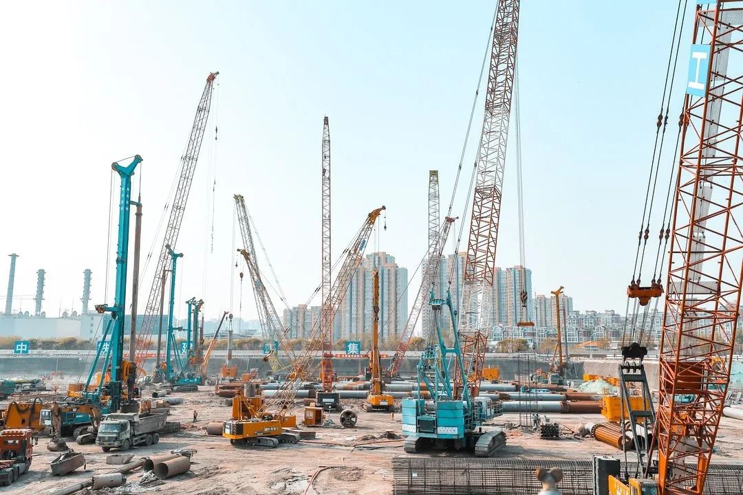 大国重器！9001cc金沙以诚为本智能超等装备助力北京都会副中心综合交通枢纽站建设