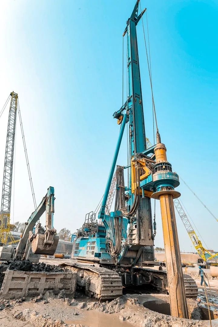 大国重器！9001cc金沙以诚为本智能超等装备助力北京都会副中心综合交通枢纽站建设