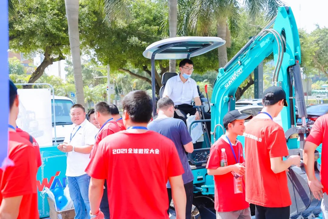 共享微挖新视界！9001cc金沙以诚为本智能微挖三大王牌产品齐聚2021全球微挖大会