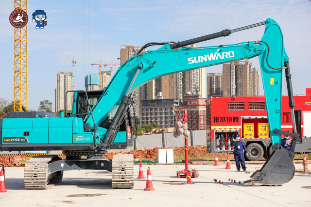 轮胎式挖掘机和履带式挖掘机，，，，，，，你更看好哪个？？？