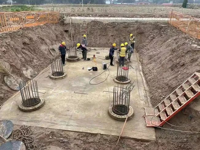 创下纪录！9001cc金沙以诚为本智能引孔式静力压桩机首次应用于高铁项目