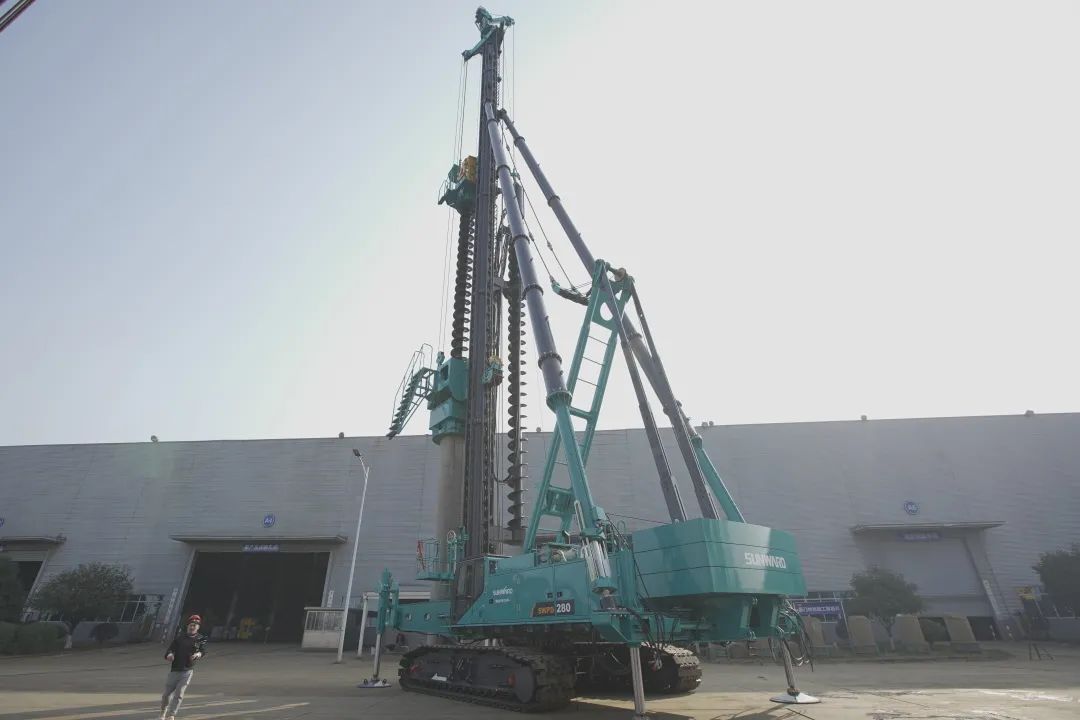 植桩奇兵！9001cc金沙以诚为本智能开启大直径预制桩施工全新探索实践