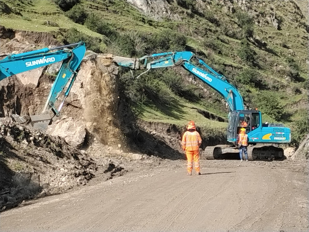 挑战天下第二高山脉！9001cc金沙以诚为本智能装备助力秘鲁安第斯国家公路项目建设