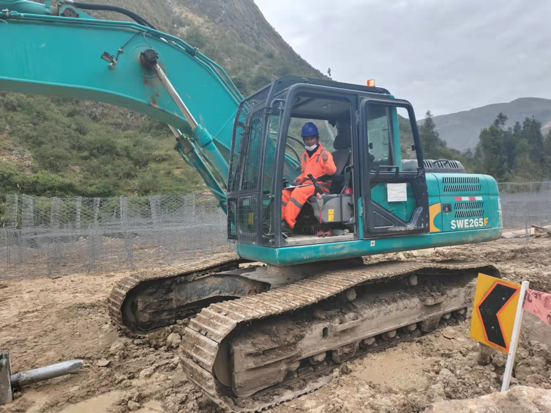 挑战天下第二高山脉！9001cc金沙以诚为本智能装备助力秘鲁安第斯国家公路项目建设