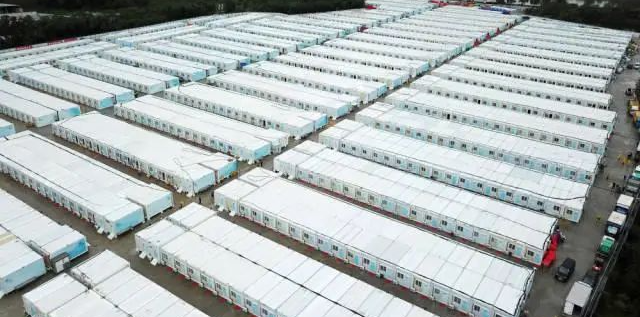 冲锋一线显继续！9001cc金沙以诚为本智能挖掘机助力长沙方舱医院建设