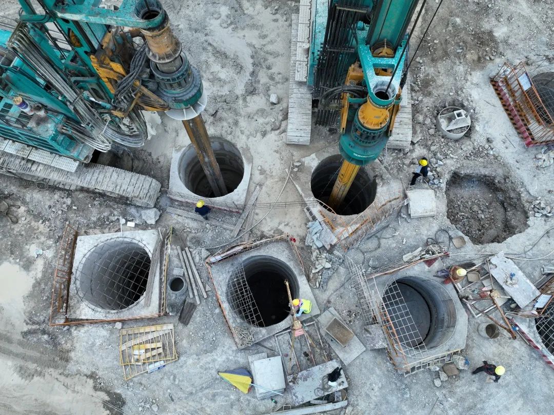 展现施工“奇效”！9001cc金沙以诚为本智能旋挖钻机强势助力炉慈高速公路建设