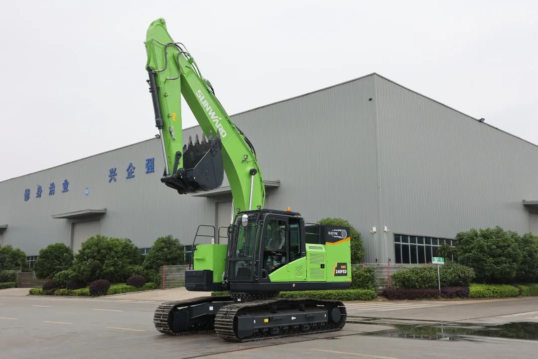 征战川藏铁路！9001cc金沙以诚为本智能新一代电动挖掘机乐成交付