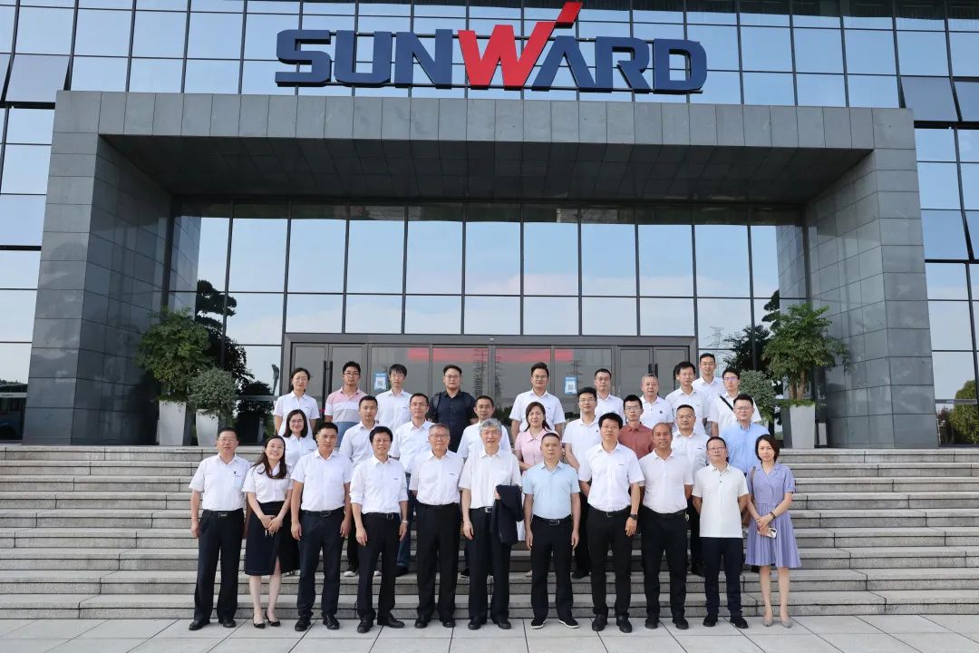 立异引领，，，，，，，，智造未来！“2022院士专家长沙行”高端装备高质量生长钻研会盛大举行