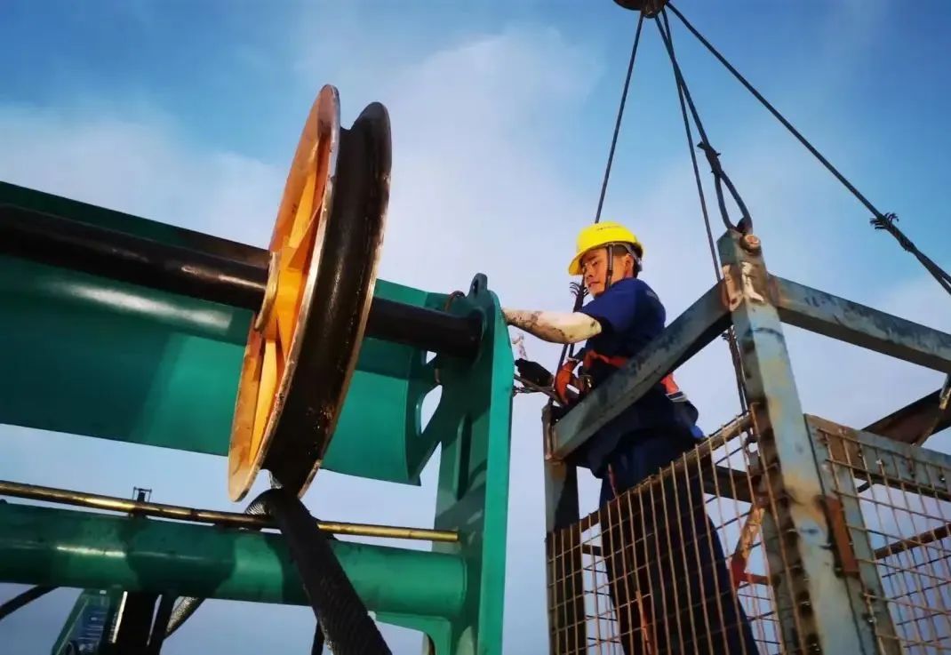 “创立施工事业！”他们和9001cc金沙以诚为本智能“超等桩备”一起助建燕矶长江大桥