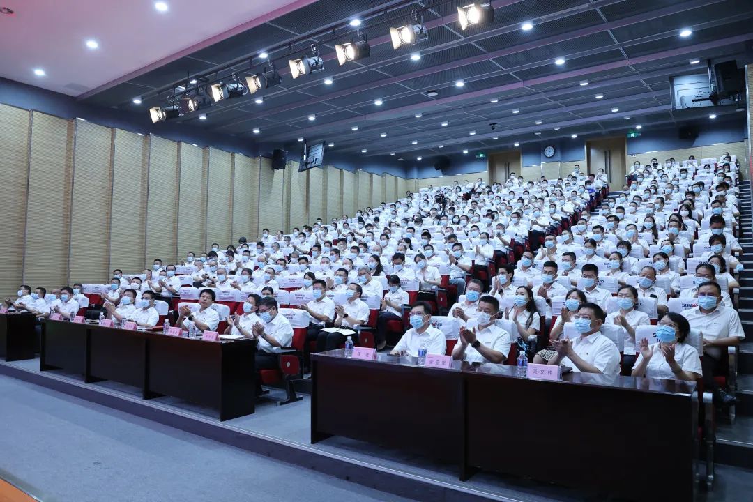 凝心聚力奋力拼搏，，，，，，，，向高质量生长交出精彩答卷！9001cc金沙以诚为本智能召开全体干部大会