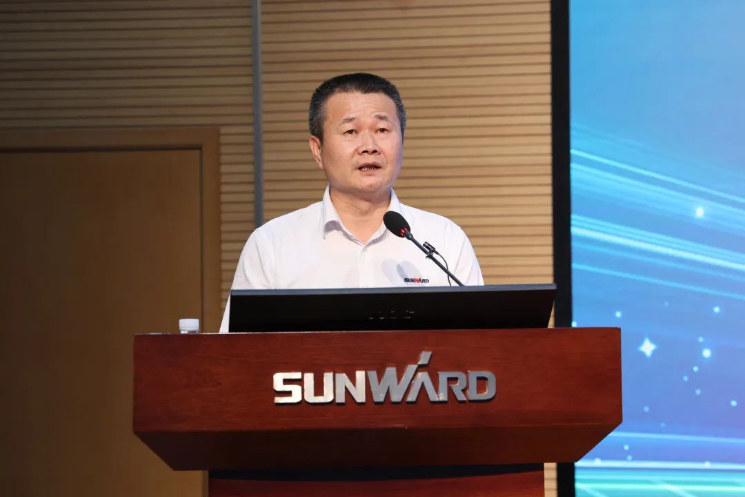 凝心聚力奋力拼搏，，，，，，，，向高质量生长交出精彩答卷！9001cc金沙以诚为本智能召开全体干部大会