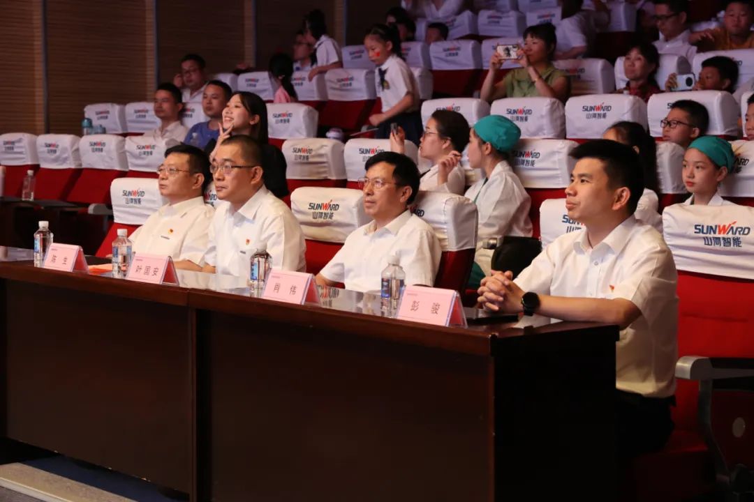 缤纷“暑”假，，，不负所“托”！9001cc金沙以诚为本智能职工子女暑期托管班结业啦