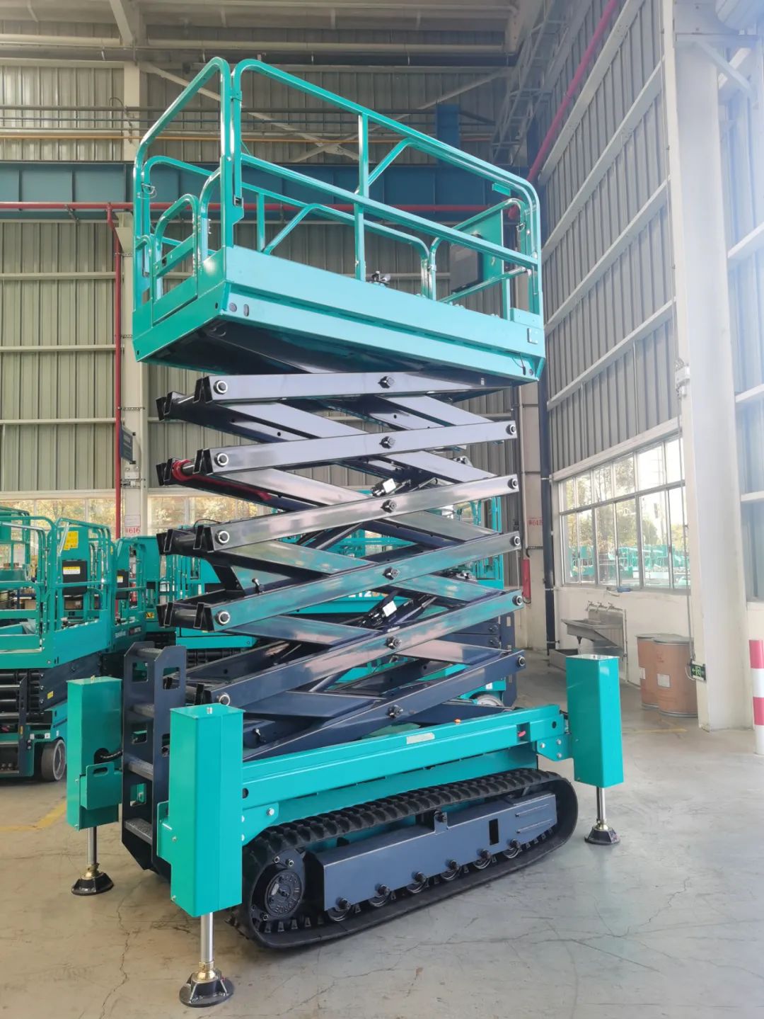 加速电动化产品结构，，，，，，9001cc金沙以诚为本智能第一款履带剪叉式高空作业平台来了！