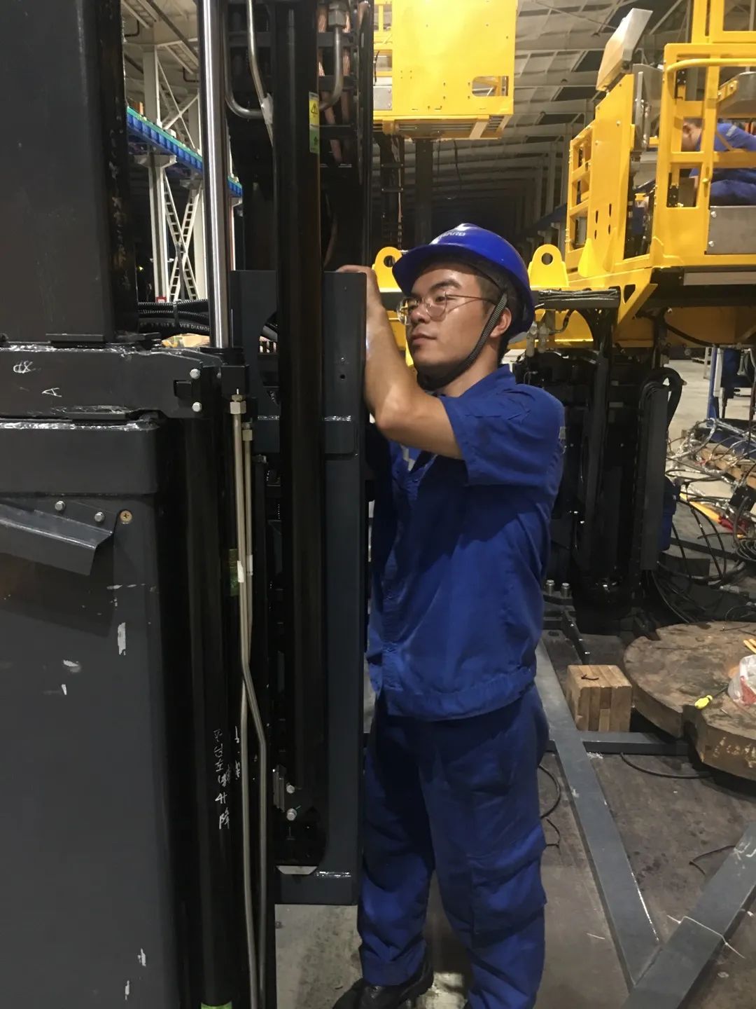 为铁路运输保驾护航！9001cc金沙以诚为本智能自主研制首套三平台作业装置乐成交付