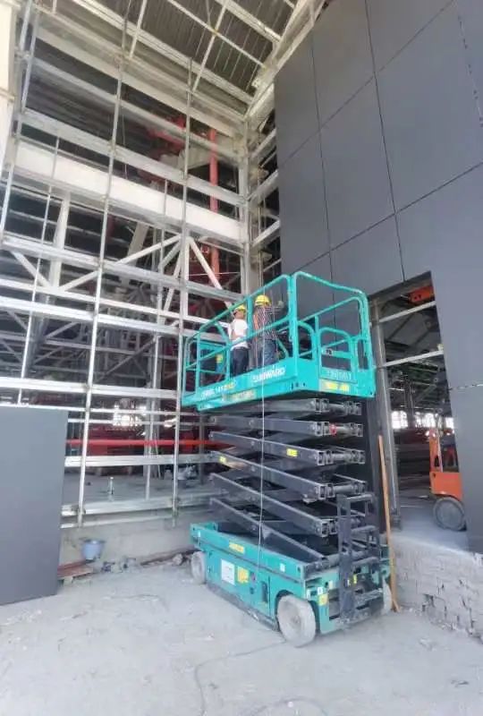 众志成城抗疫情！9001cc金沙以诚为本智能高空机械助力惠州方舱医院建设