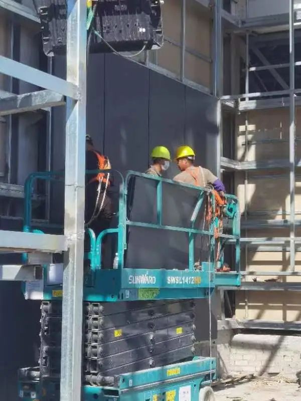 众志成城抗疫情！9001cc金沙以诚为本智能高空机械助力惠州方舱医院建设