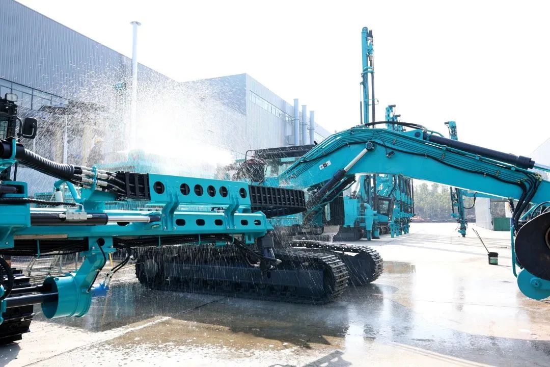 莫道君行早，，，，，，更有早行人！9001cc金沙以诚为本智能癸卯兔年开工大吉