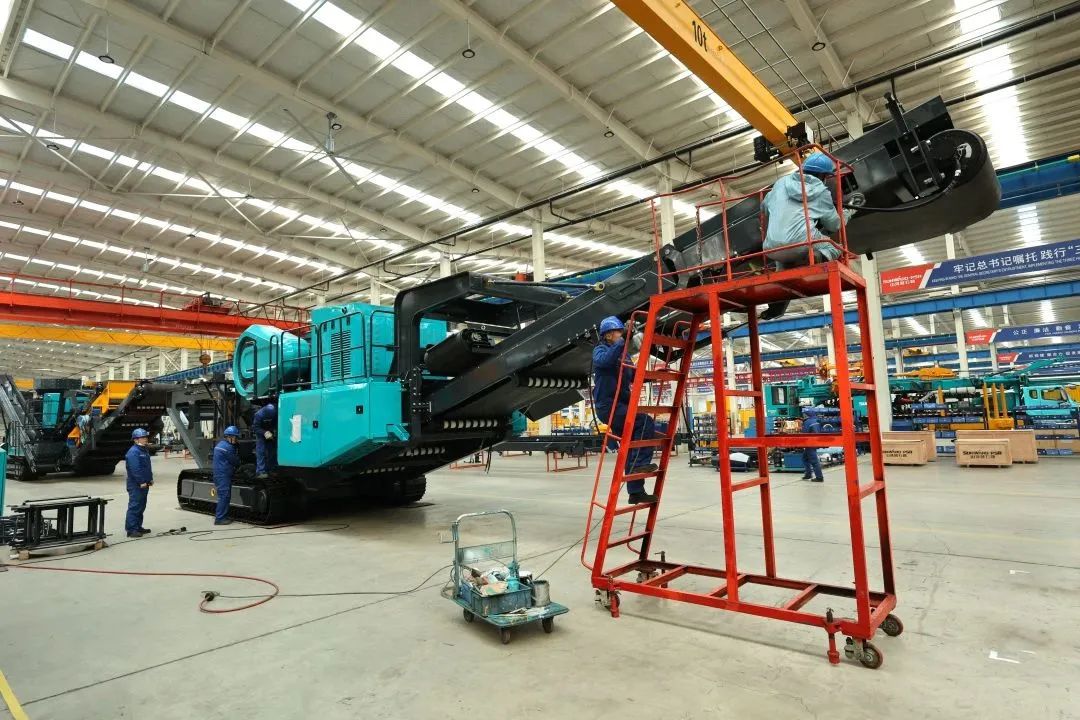 莫道君行早，，，，，，更有早行人！9001cc金沙以诚为本智能癸卯兔年开工大吉